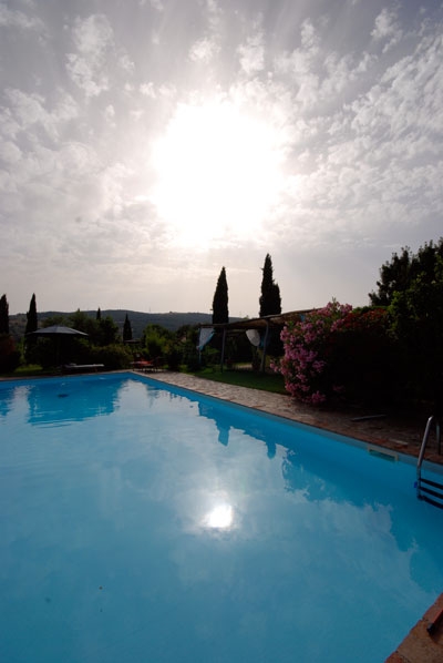 la nostra piscina al tramonto