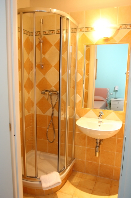tutte le camere con bagno privato interno