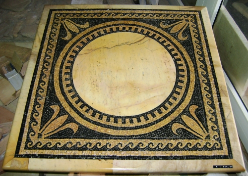 antico tavolo cm80 x cm80 in marmo e mosaico