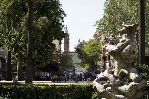 Dettaglio Fontana Piazza Vittorio (esterni)