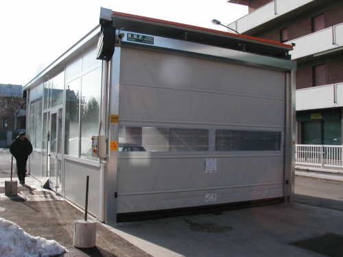 Porta ad arrotolamento rapido