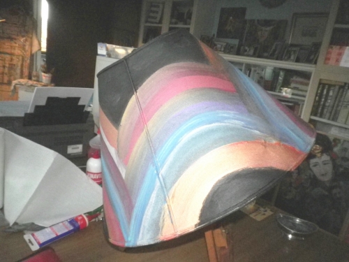 credo diventerà una scultura di luce. materiale reciclato.