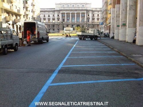 Segnaletica Stradale Triestina - Trieste: parcheggi a strisce blu